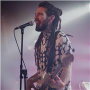 Insegnante diplomato alla Saint Louis college of Music di Roma offre lezioni di chitarra e basso elettrico. Corsi personalizzati in base al livello